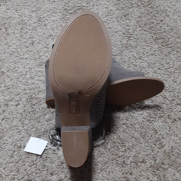 Women's American Eagle Faux Suede Look Shoes Size US 12. NWT. - Picture 5 of 7